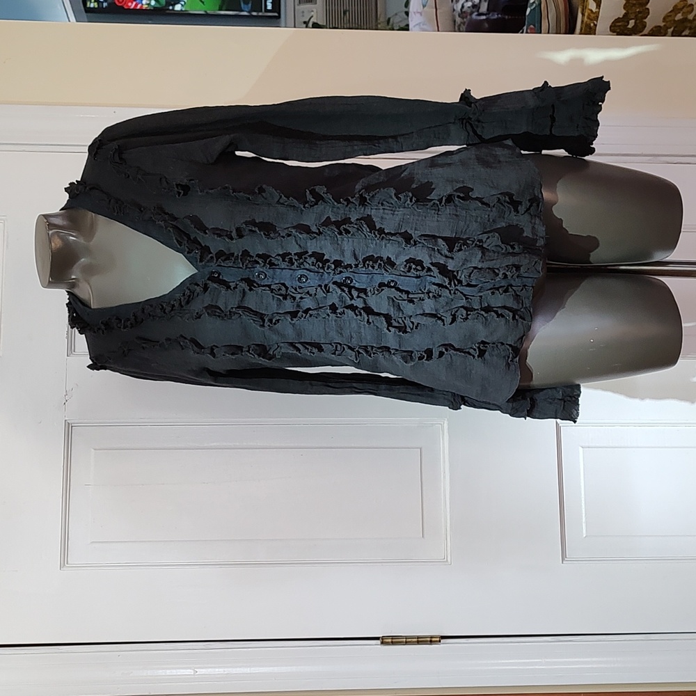 Bisou Bisou Michele Bohbot Black Gauze Boho Blouse Button down V Neck Ruffles
